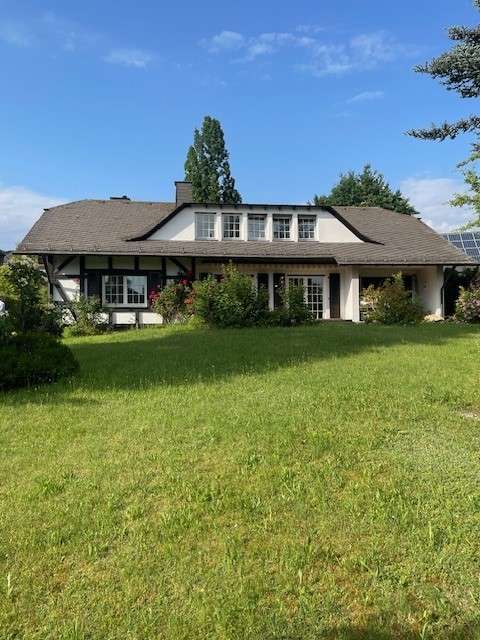 Thumbnail-Haus zum Mieten in Dreieich 4.000,00 € 230 m²