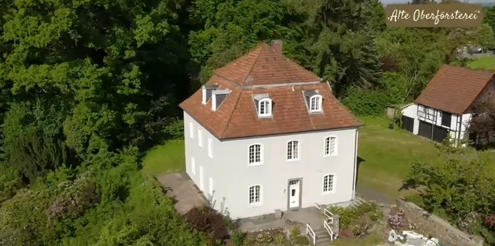 Thumbnail-Haus zum Mieten in Arnsberg 2.250,00 € 280 m²