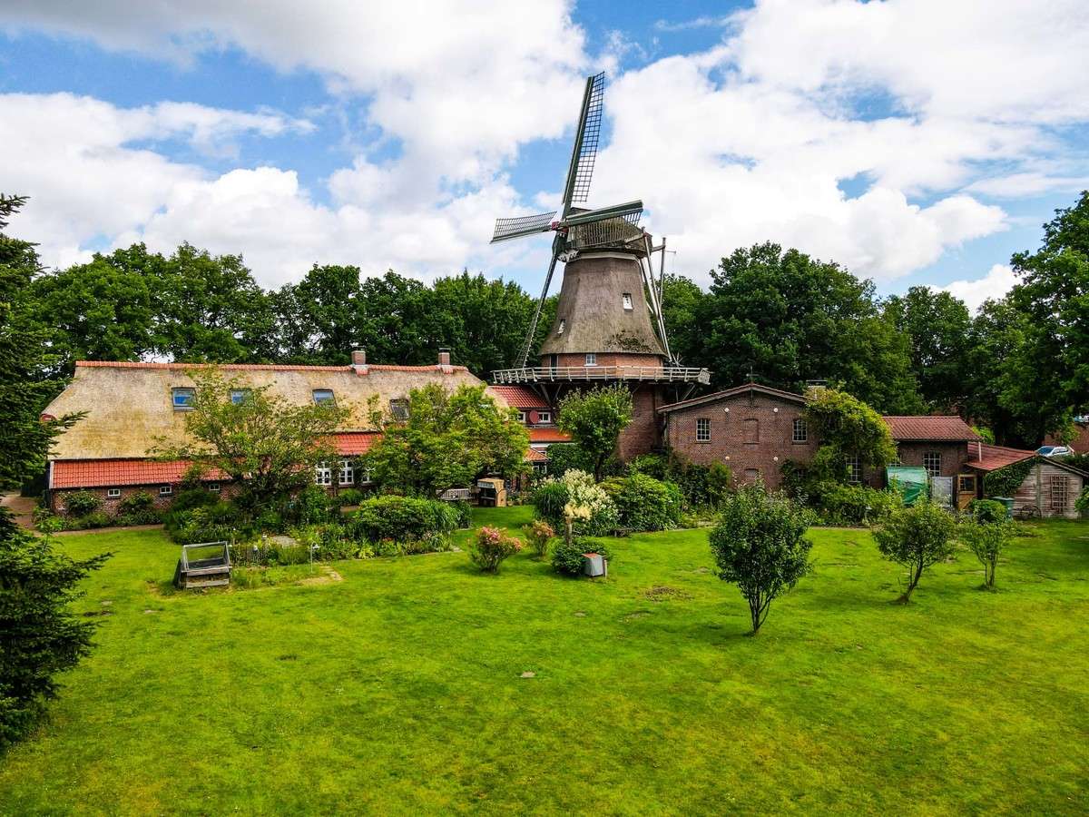Thumbnail-Haus zum Kaufen in Großefehn Felde 1.190.000,00 € 307 m²