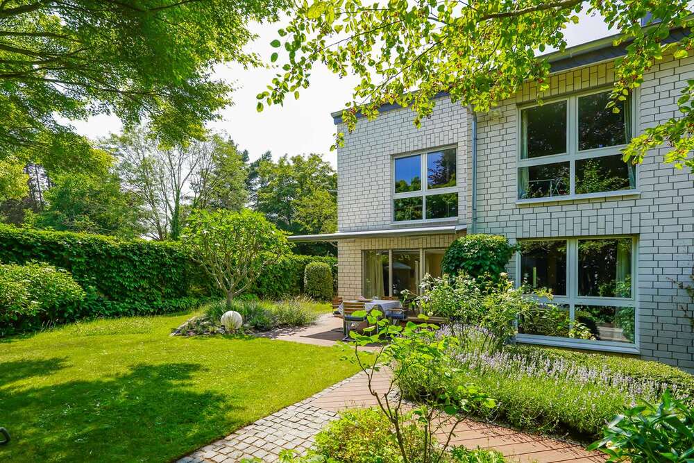 Thumbnail-Haus zum Kaufen in Düsseldorf 1.690.000,00 € 247 m²