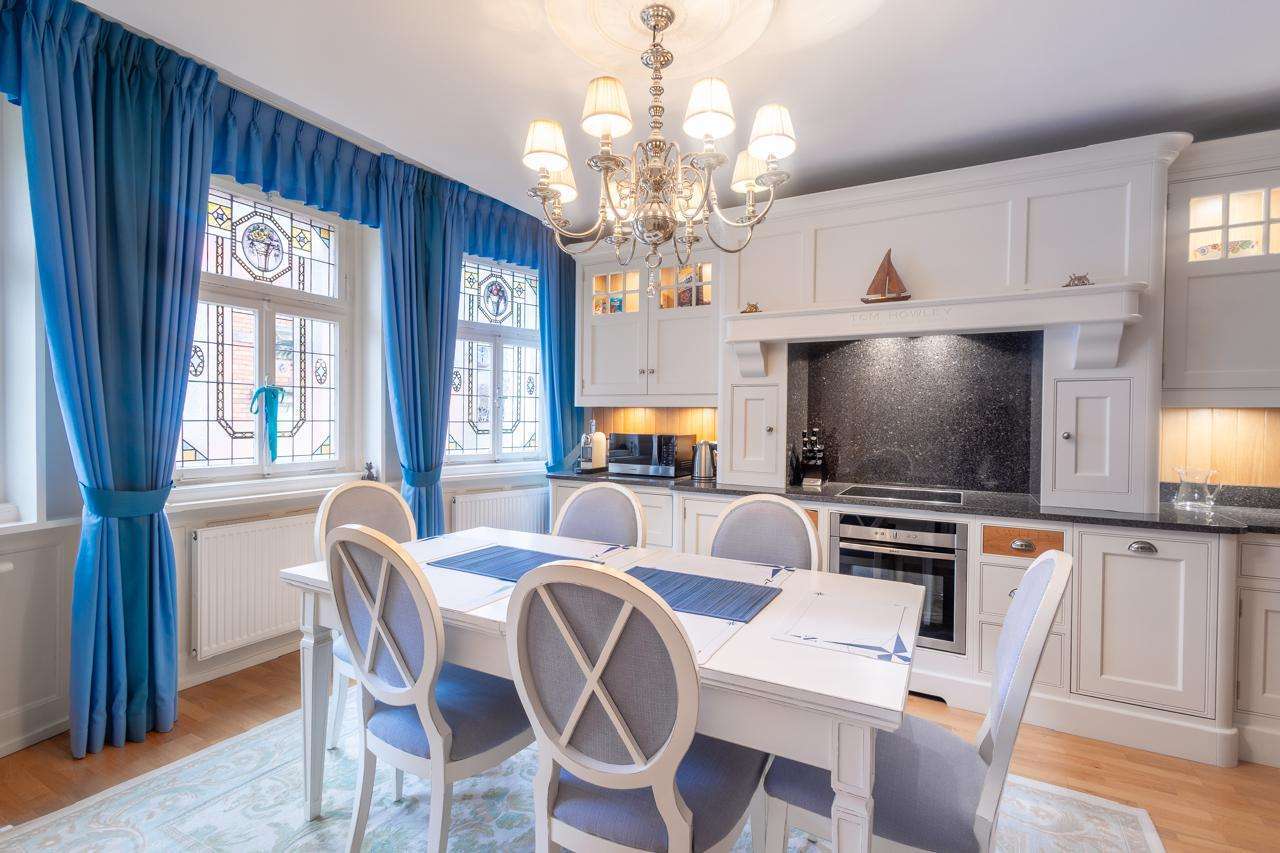 Thumbnail-Wohnung zum Kaufen in Baden-Baden 1.400.000,00 € 184.44 m²