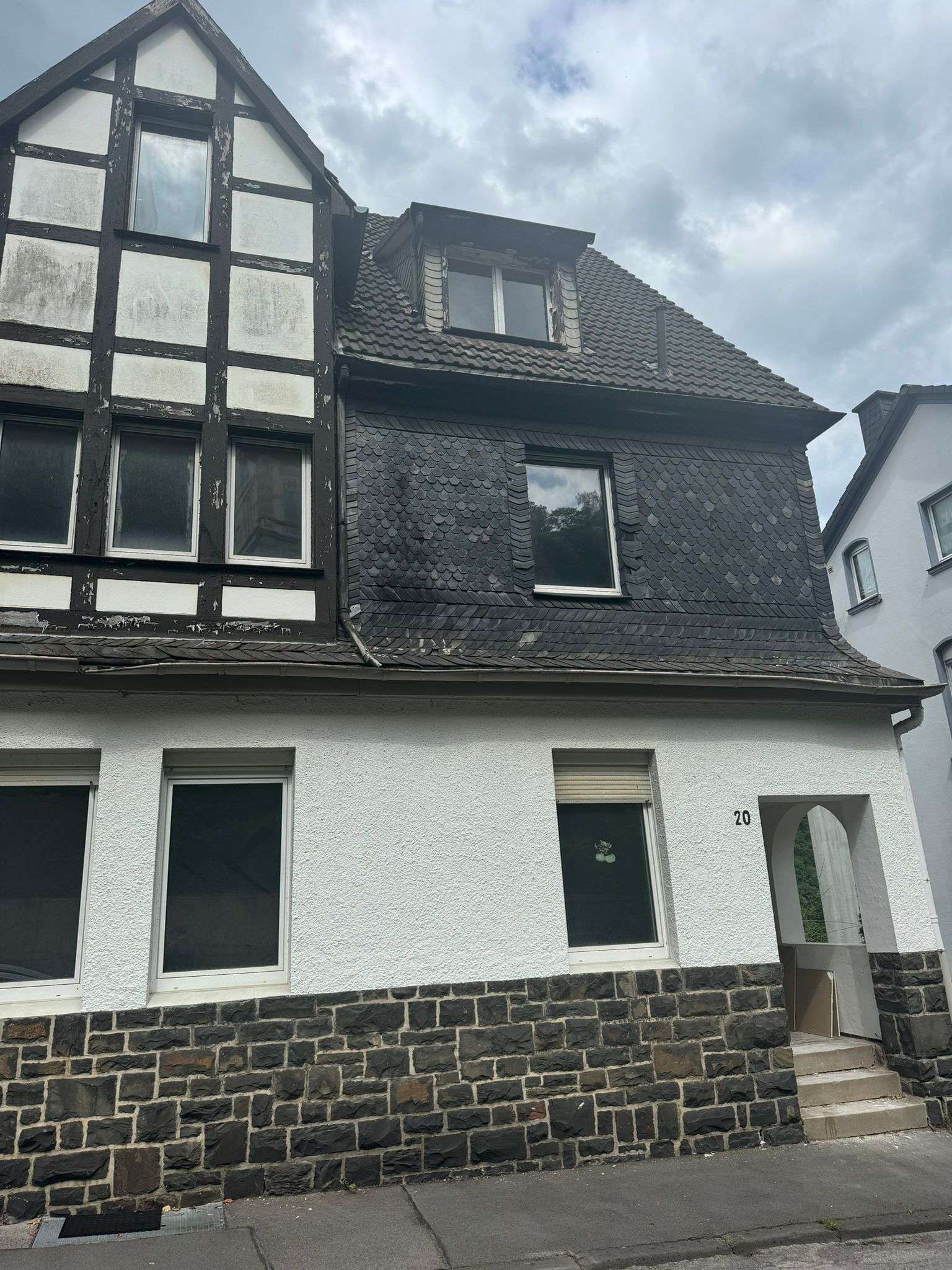 Thumbnail-Haus zum Kaufen in Altena 120.000,00 € 262.39 m²