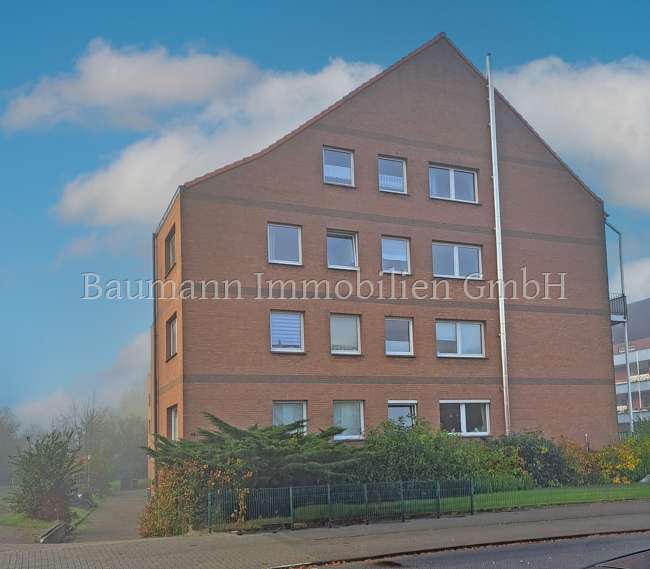 Thumbnail-Wohnung zum Kaufen in Cuxhaven 90.000,00 € 62.15 m²