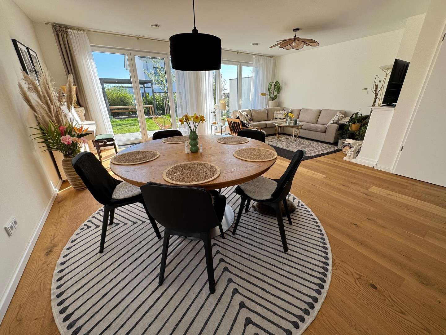 Thumbnail-Haus zum Mieten in Wiesbaden 4.900,00 € 192 m²