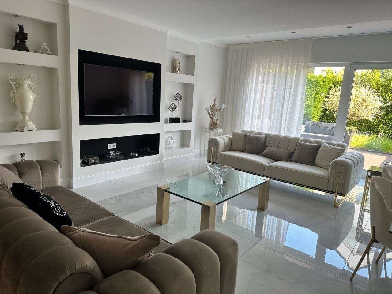 Thumbnail-Haus zum Mieten in Düsseldorf 3.500,00 € 160 m²