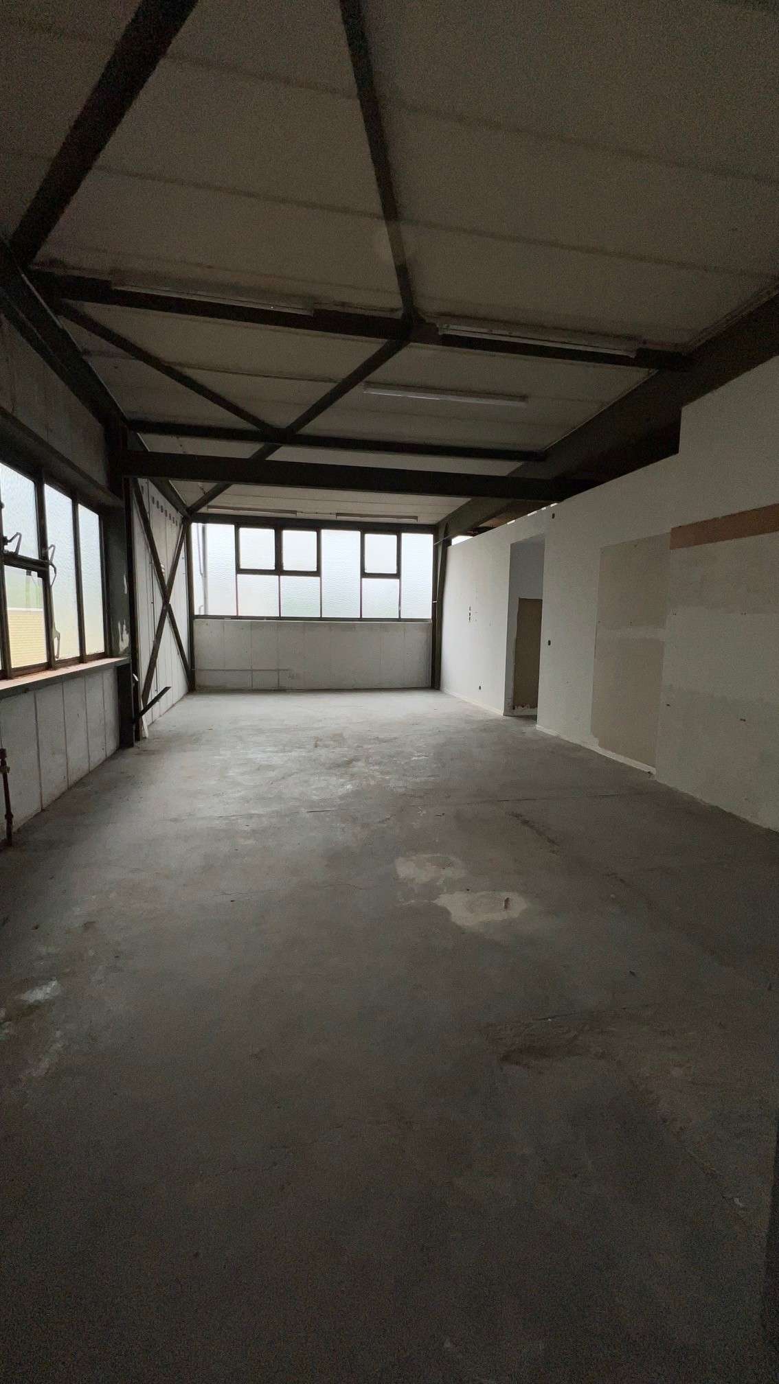 Thumbnail-Halle in Hannover 400,00 € 100 m²