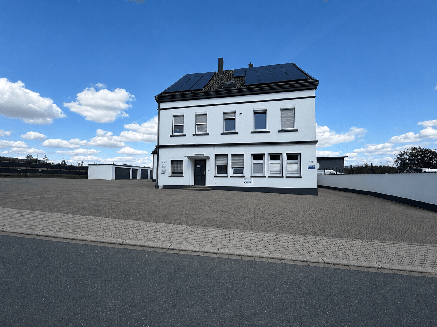 Thumbnail-Büro in Holzwickede 2.618,00 € 288 m²