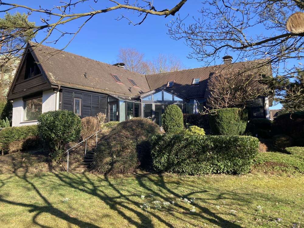 Thumbnail-Haus zum Kaufen in Frankfurt am Main, Nieder-Eschbach 1.590.000,00 € 368 m²