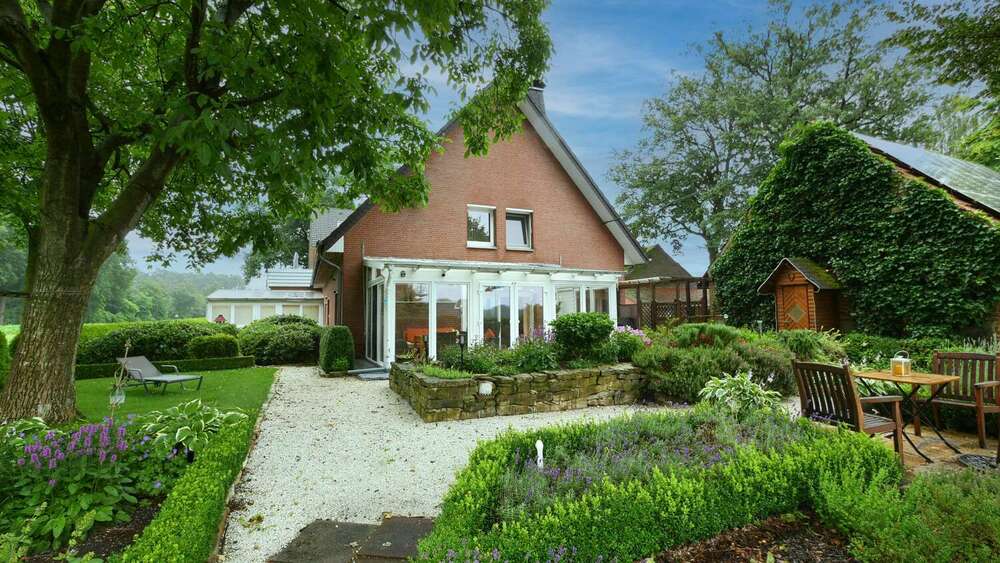 Thumbnail-Haus zum Kaufen in Hövelhof 530.000,00 € 242 m²