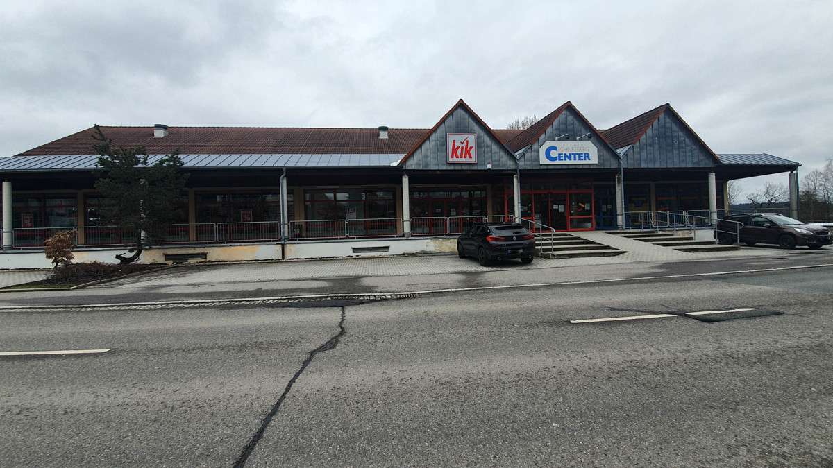 Thumbnail-Einzelhandel in Schneeberg 988,00 € 260.8 m²