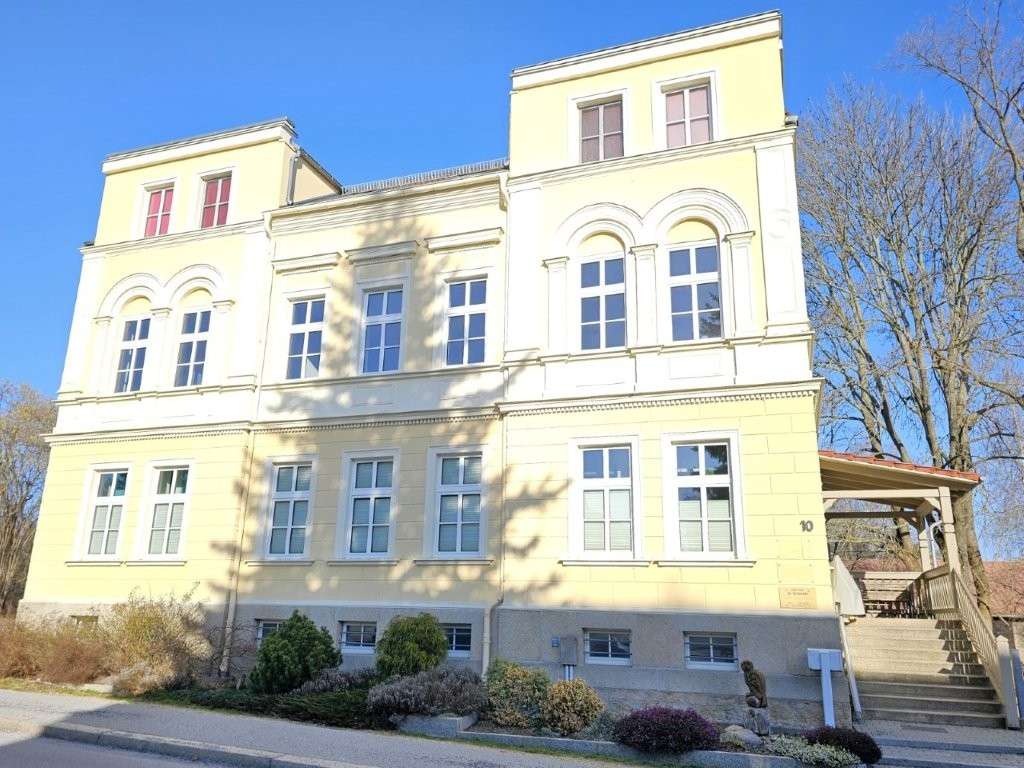 Thumbnail-Wohnung zum Mieten in Reichenbach 800,00 € 123 m²