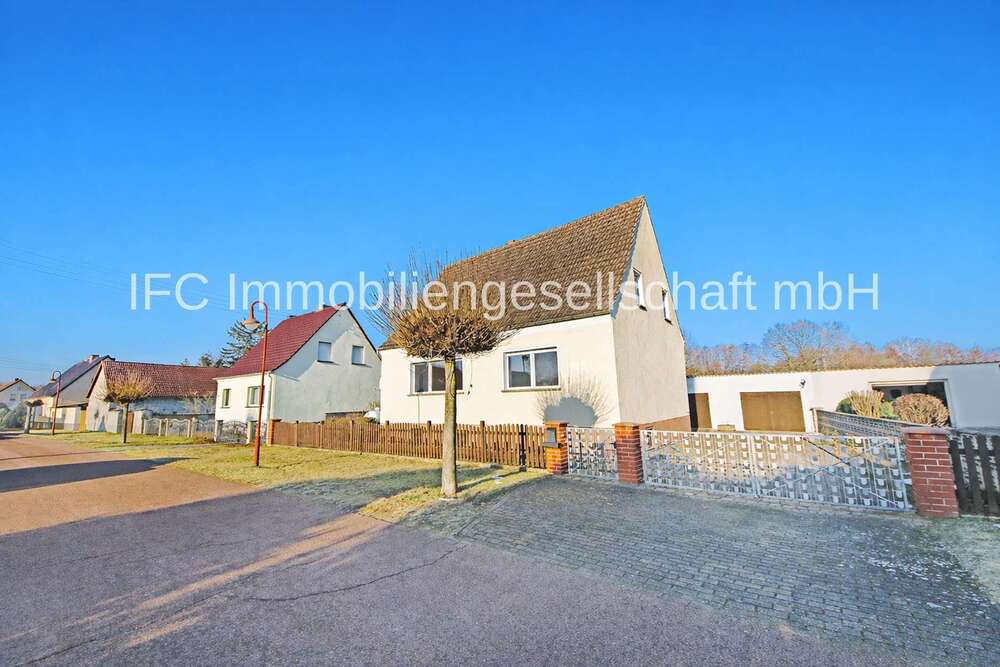 Thumbnail-Haus zum Kaufen in Coswig (Anhalt) 85.000,00 € 130 m²