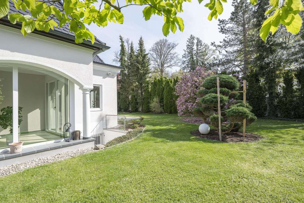 Thumbnail-Haus zum Kaufen in Grünwald 5.700.000,00 € 465 m²