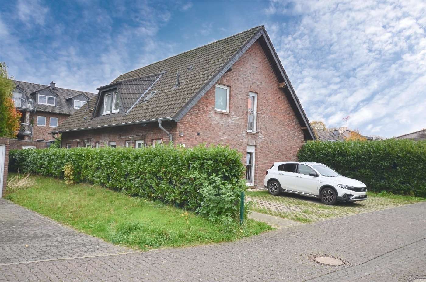 Thumbnail-Haus zum Kaufen in Bedburg-Hau 495.000,00 € 240 m²