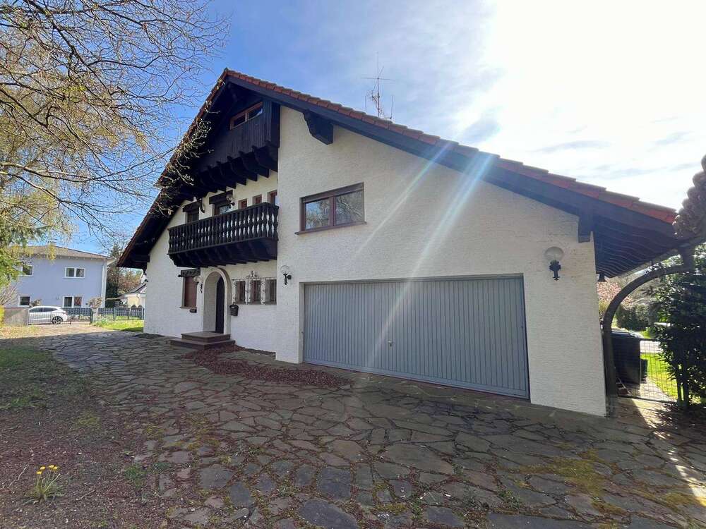 Thumbnail-Haus zum Kaufen in Homburg 615.000,00 € 280 m²