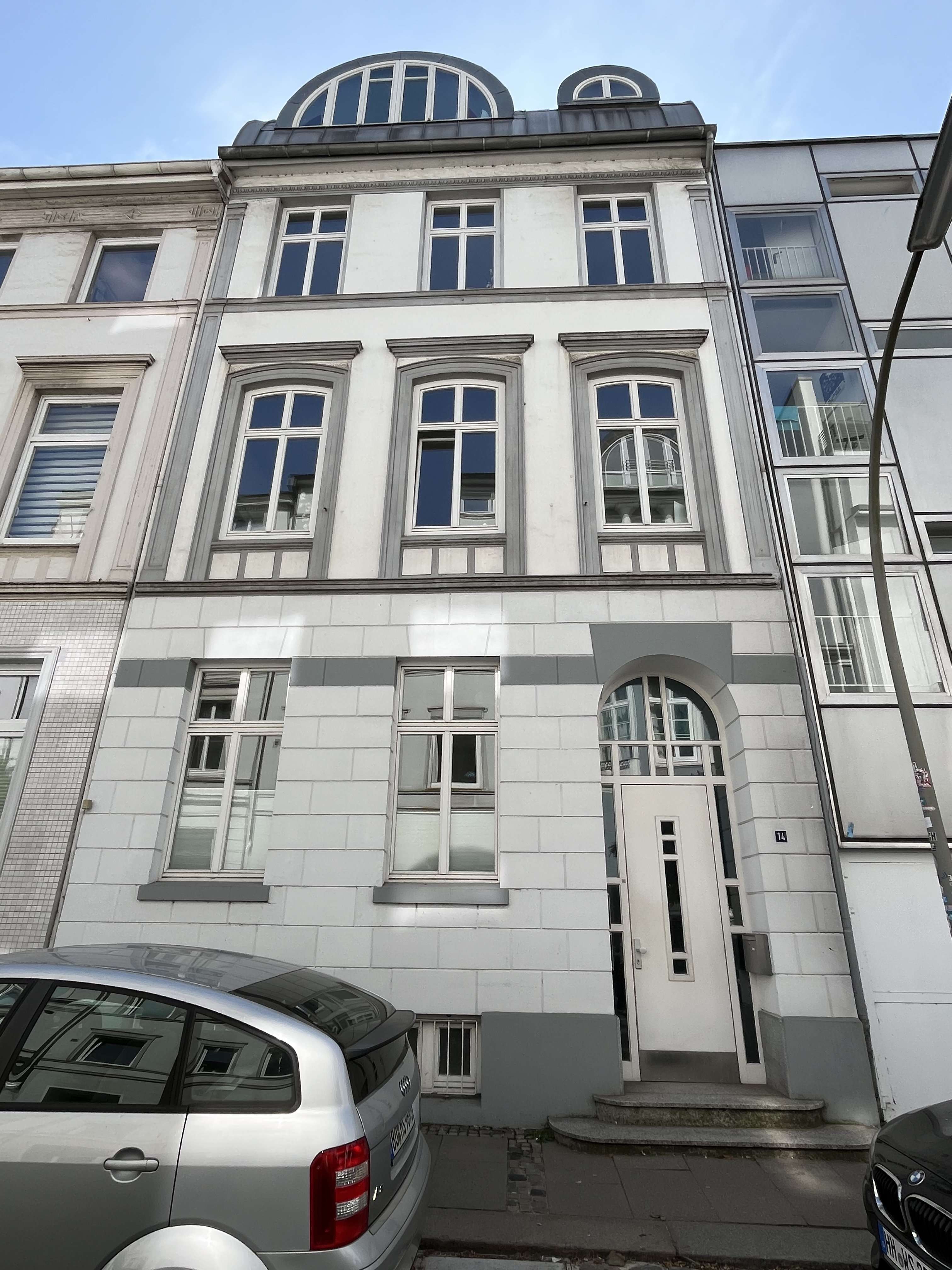 Thumbnail-Haus zum Mieten in Hamburg 5.024,80 € 333 m²