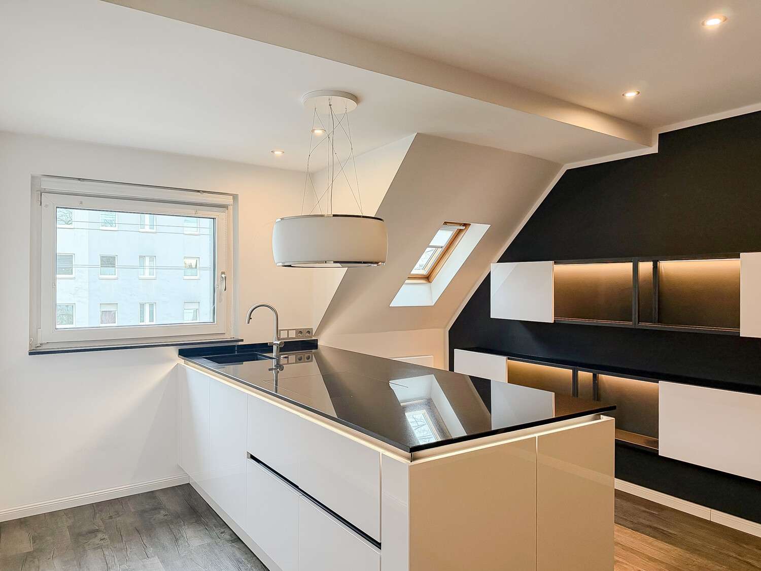 Thumbnail-Wohnung zum Mieten in Düsseldorf Unterrath 1.450,00 € 95 m²