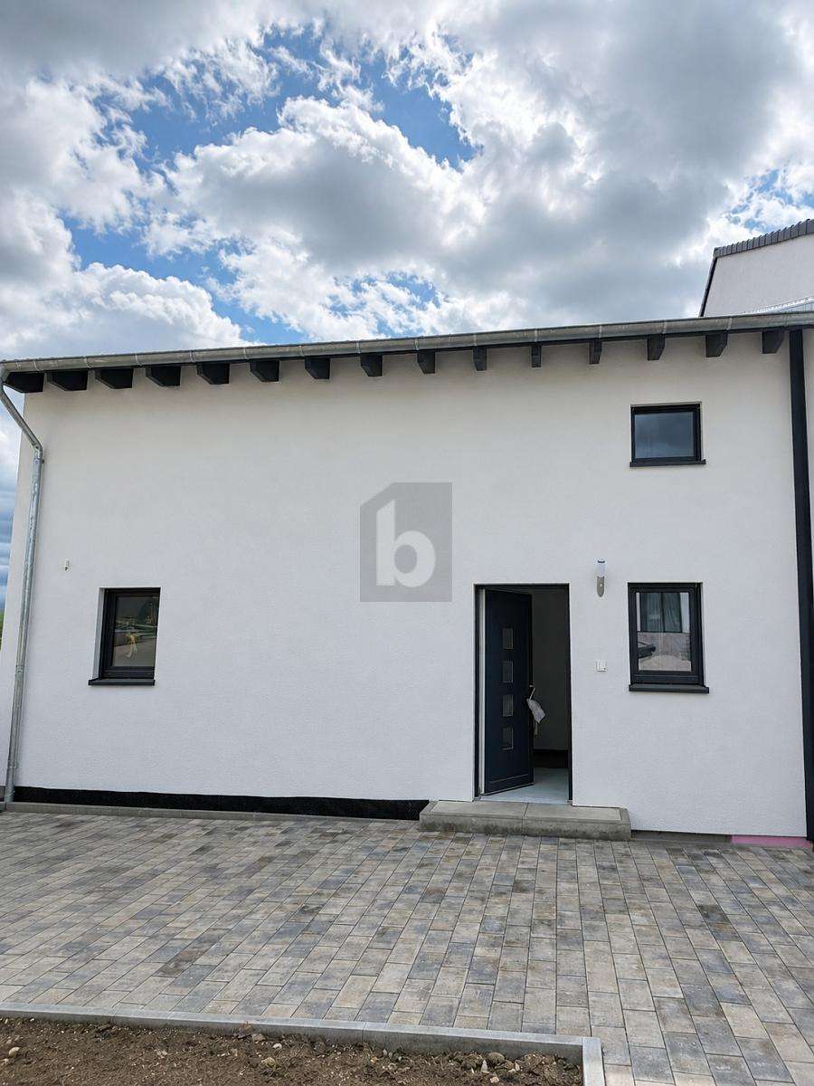 Thumbnail-Haus zum Mieten in Großmehring 2.300,00 € 180 m²