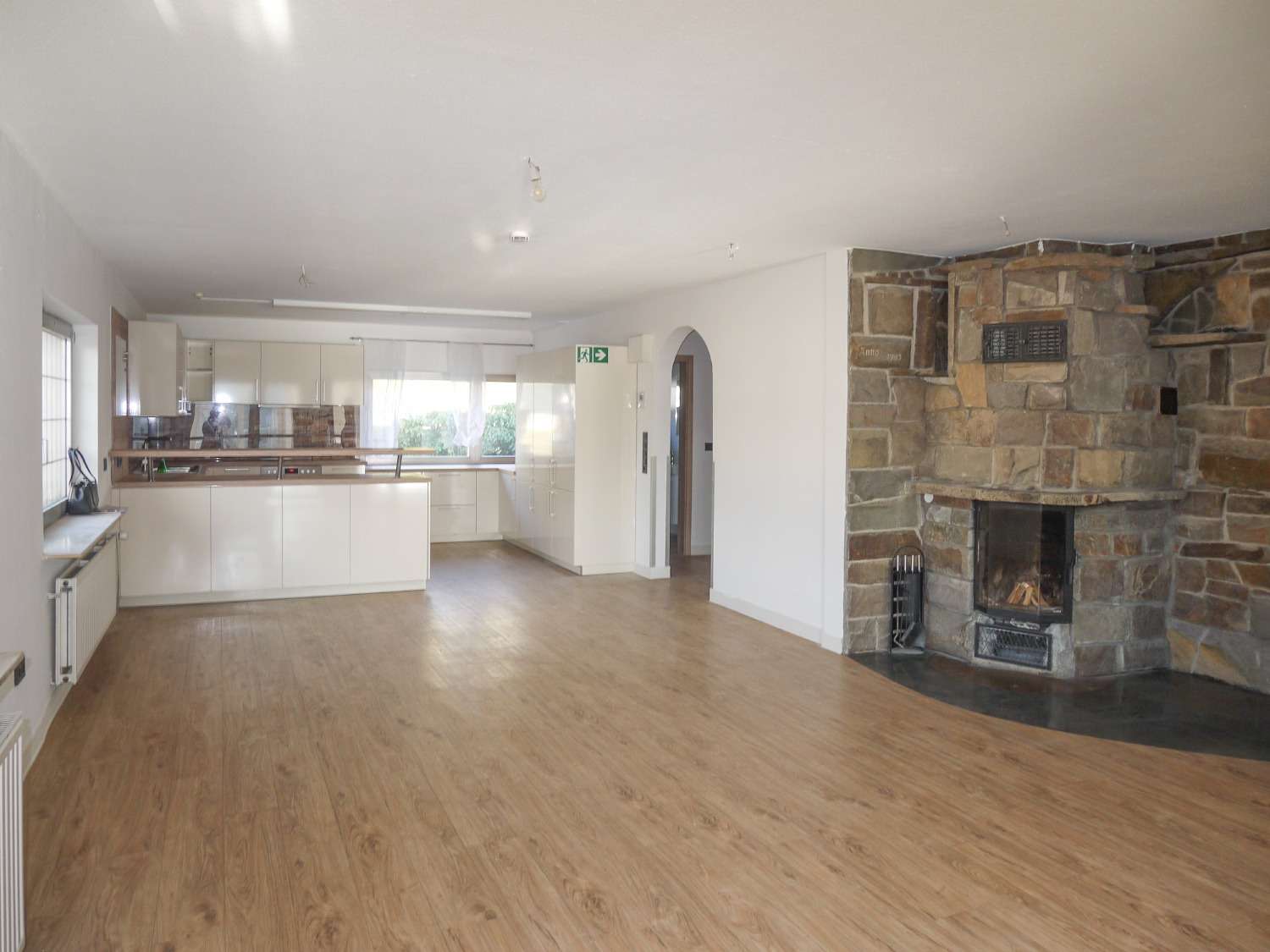 Thumbnail-Wohnung zum Mieten in Engelskirchen 1.850,00 € 200 m²