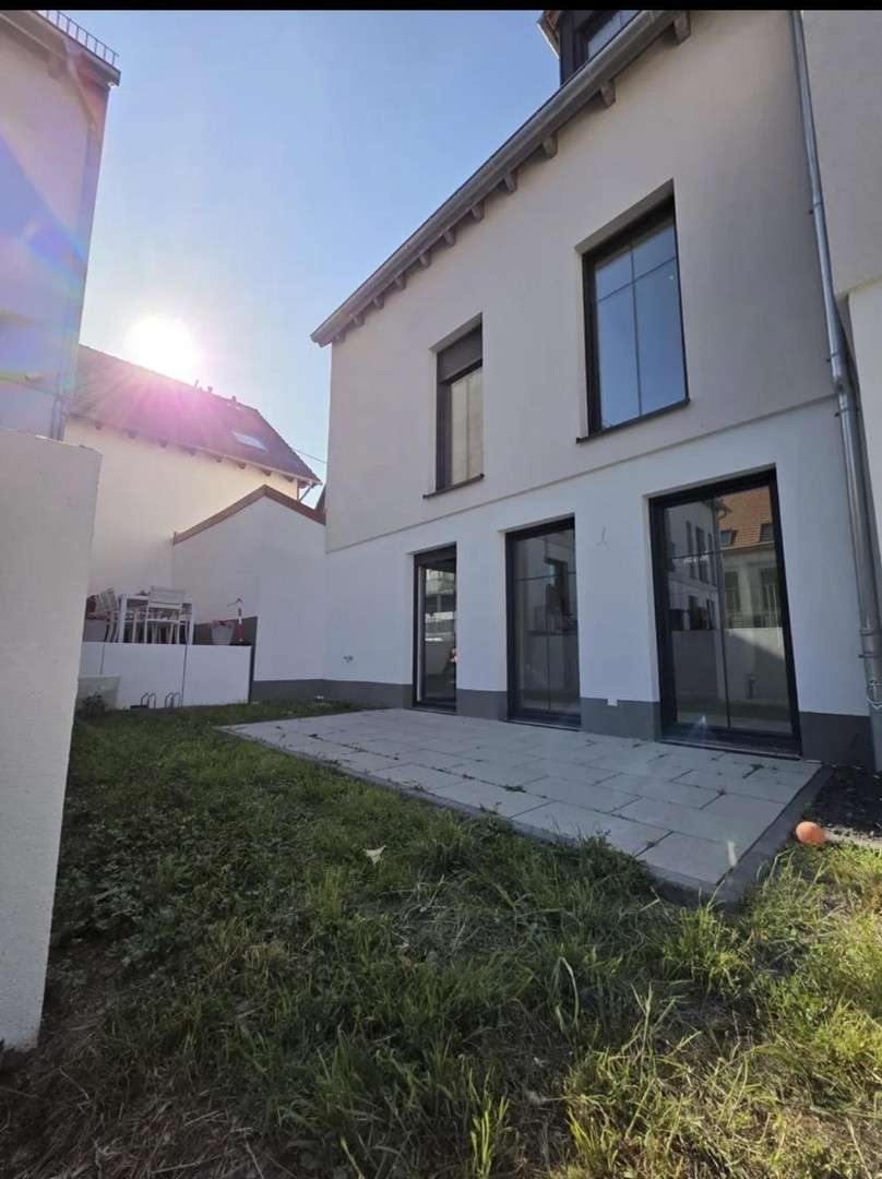 Thumbnail-Haus zum Mieten in Idstein 2.000,00 € 145 m²