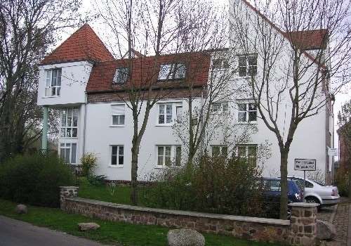 Thumbnail-Wohnung zum Mieten in Halle 240,00 € 30.79 m²