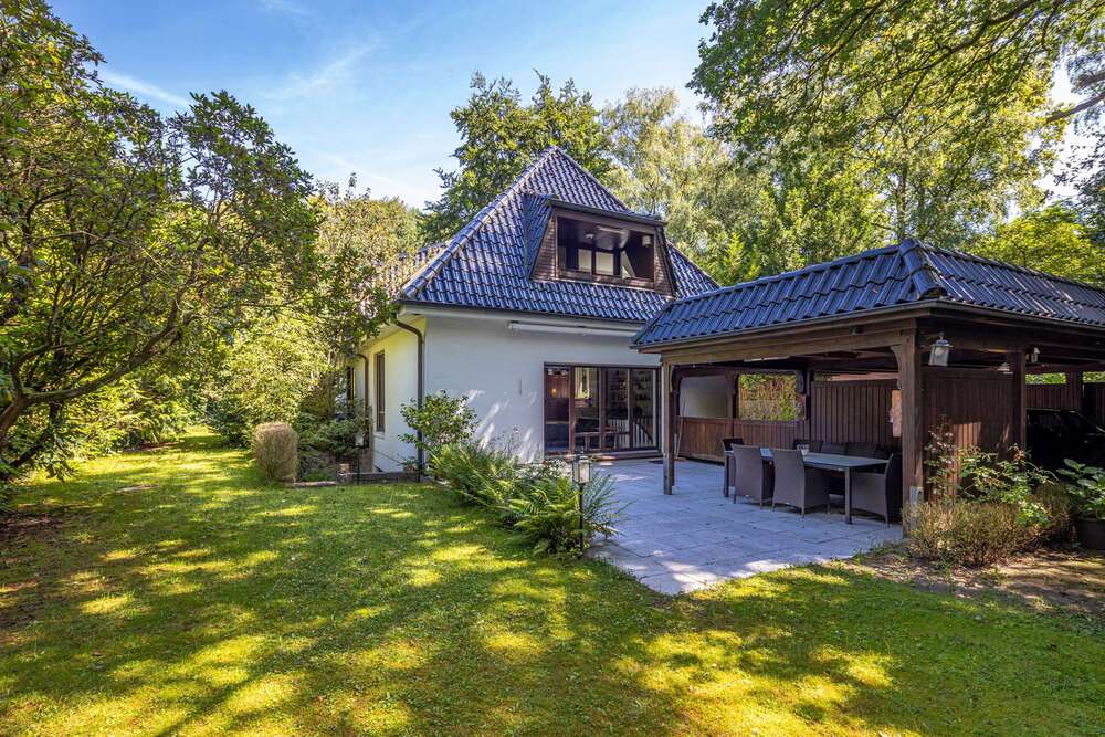 Thumbnail-Haus zum Kaufen in Hamburg Wellingsbüttel 1.990.000,00 € 225 m²