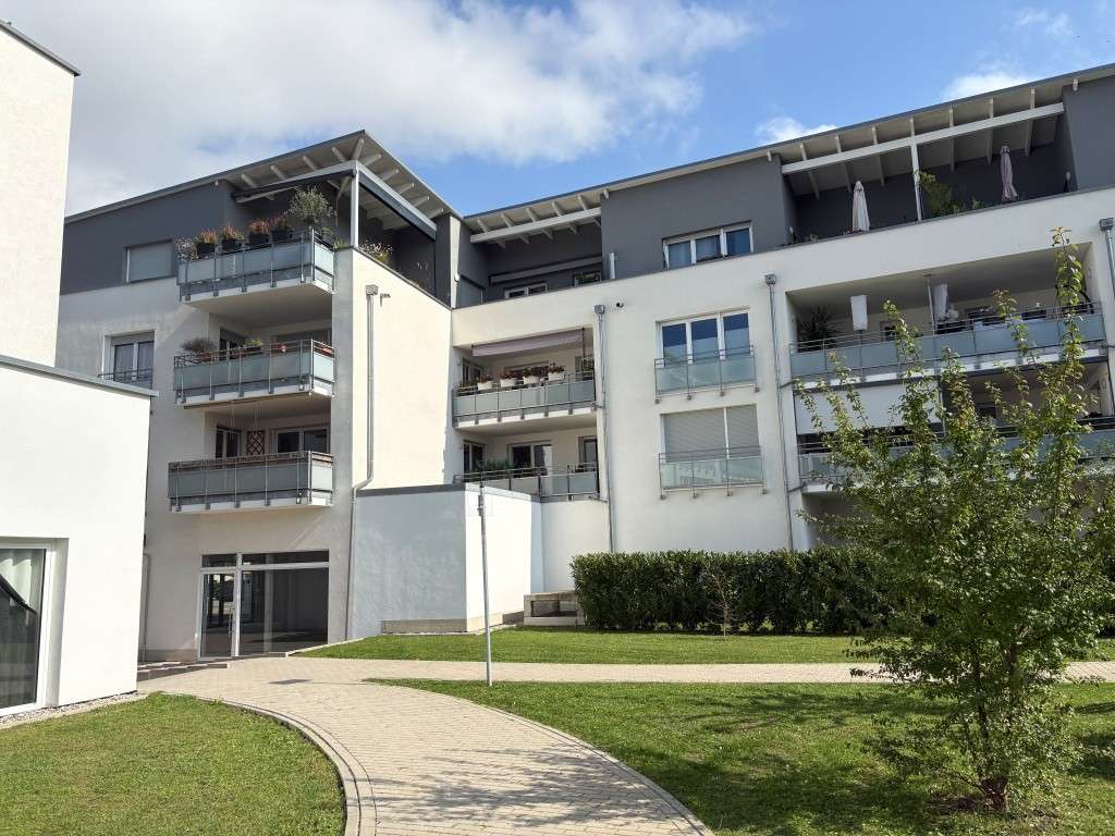 Thumbnail-Wohnung zum Kaufen in Neuenburg 565.000,00 € 140.51 m²