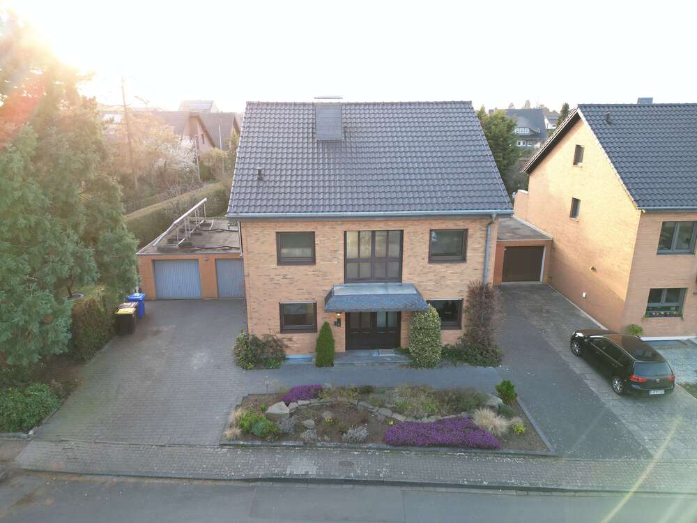 Thumbnail-Haus zum Kaufen in Erftstadt 749.000,00 € 220 m²