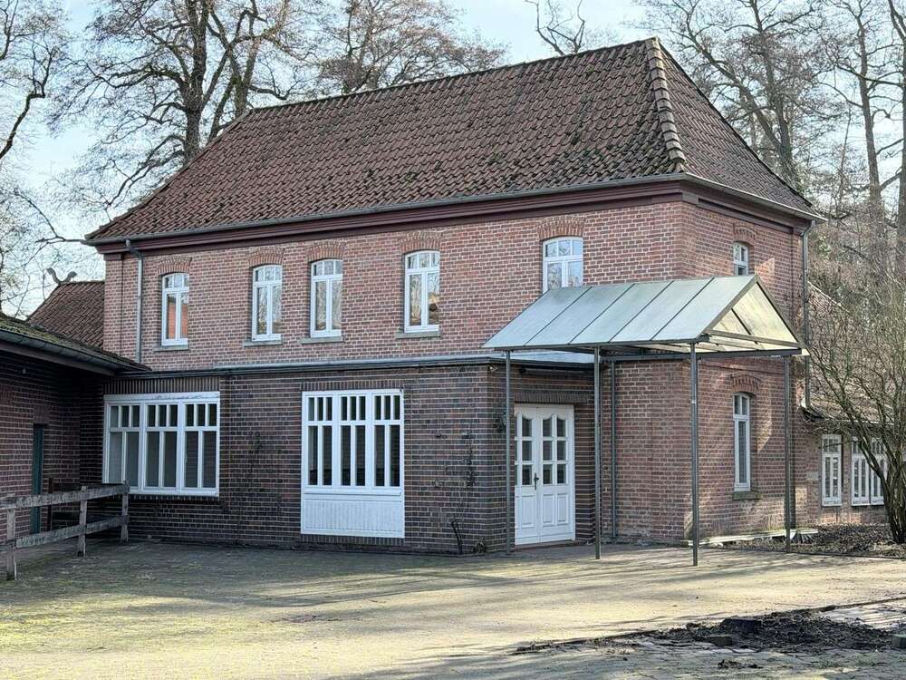 Thumbnail-Haus zum Mieten in Neustadt a.Rbge. 1.100,00 € 227 m²