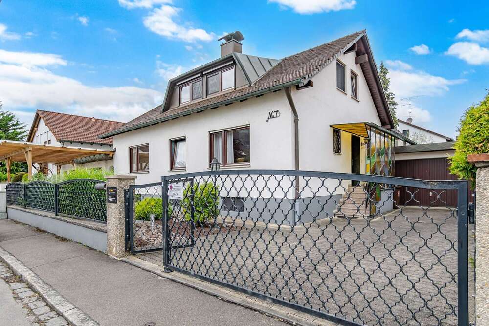 Thumbnail-Haus zum Kaufen in München 1.350.000,00 € 205 m²