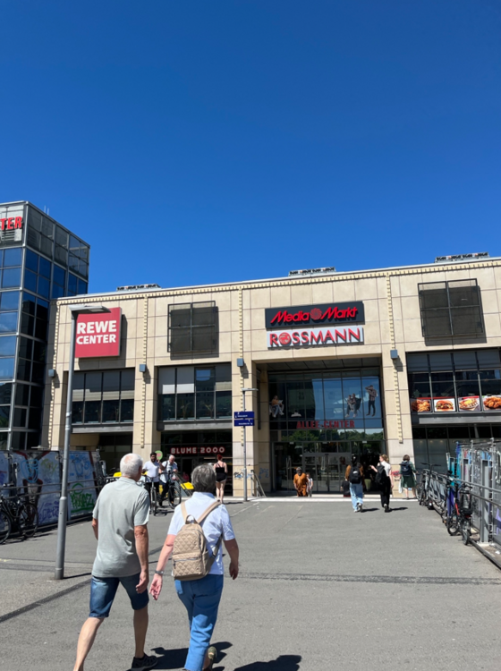 Thumbnail-Einzelhandel in Leipzig 3.300,00 € 240 m²