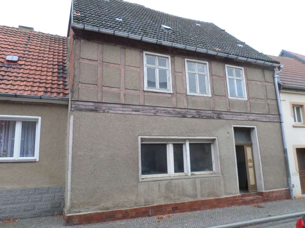 Thumbnail-Haus zum Kaufen in Arneburg 20.000,00 € 137 m²