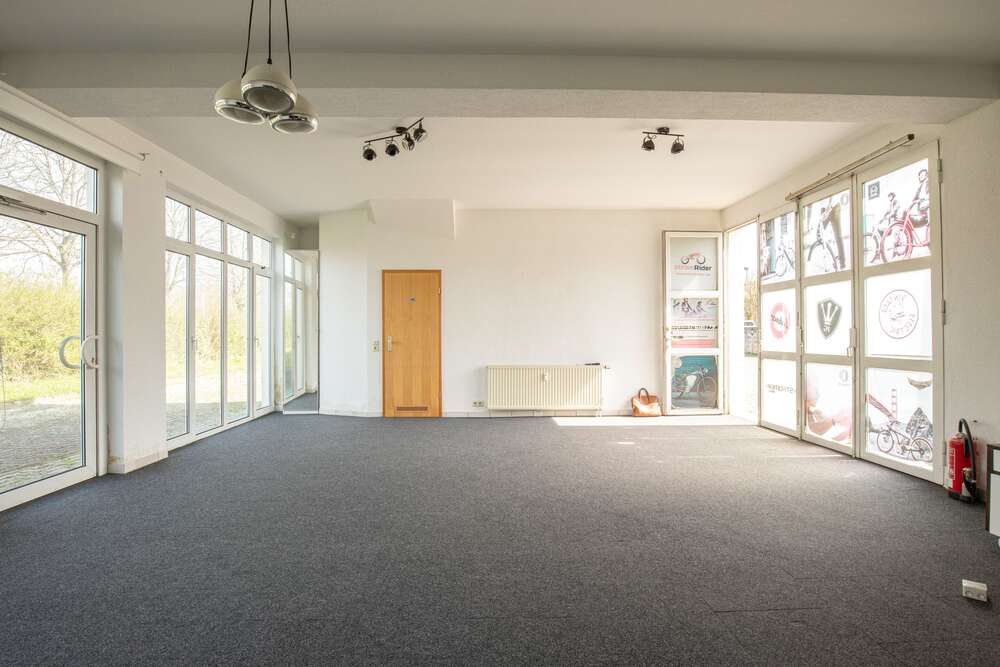 Thumbnail-Einzelhandel in Freiburg 670,00 € 3 m²