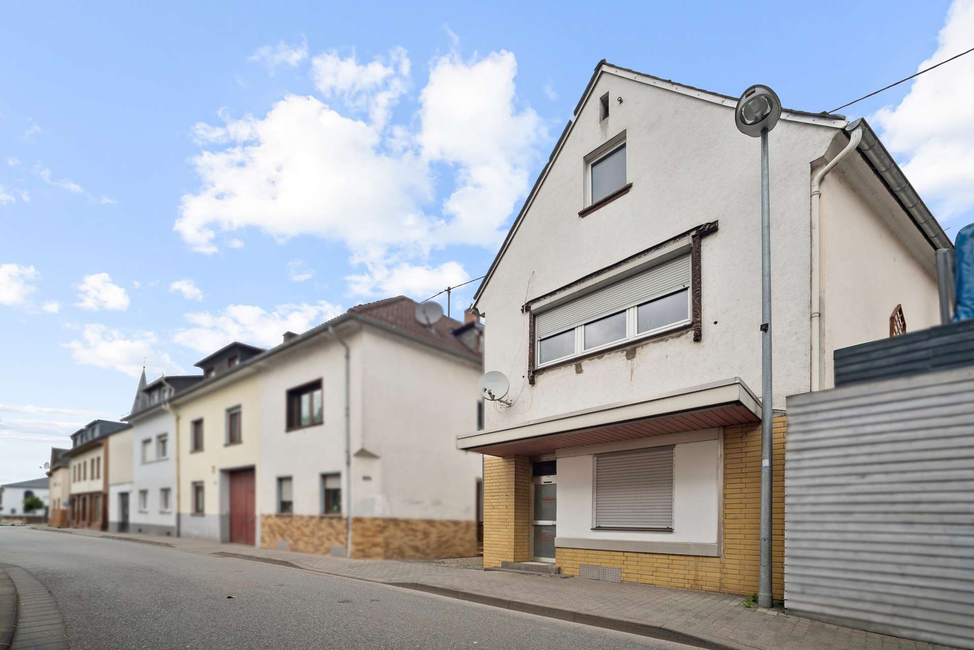 Thumbnail-Haus zum Kaufen in Neuwied Heimbach-Weis 219.000,00 € 201 m²