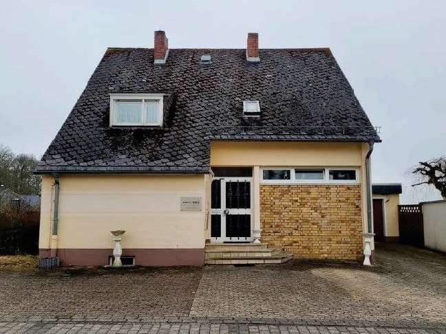 Thumbnail-Haus zum Kaufen in Emmelshausen 230.000,00 € 193 m²