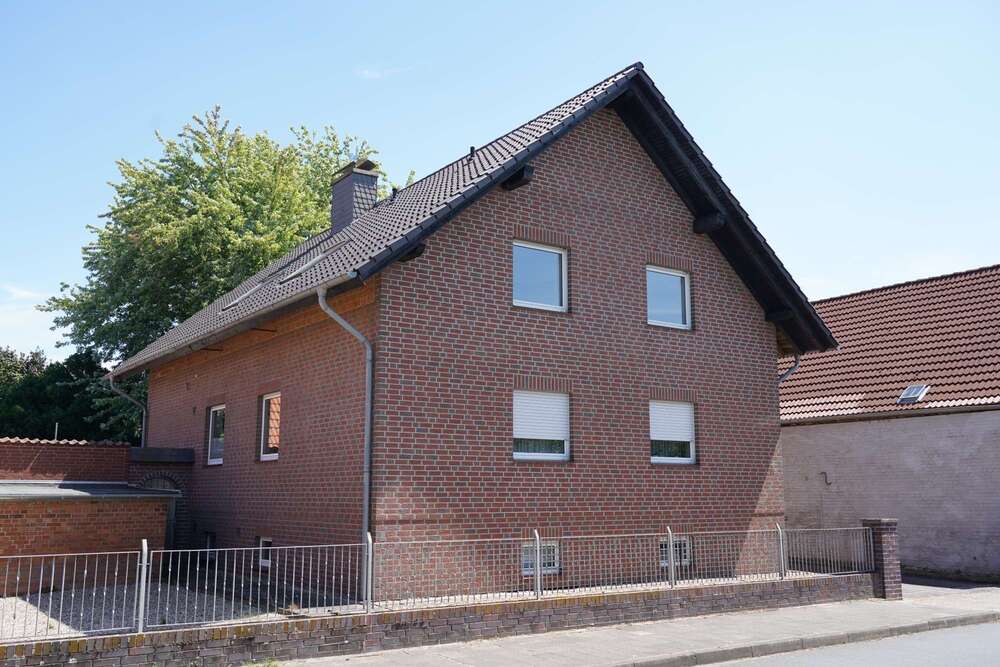 Thumbnail-Wohnung zum Mieten in Lehrte Sievershausen 740,00 € 95 m²