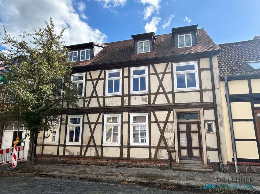 Thumbnail-Haus zum Kaufen in Osterburg 110.000,00 € 228 m²