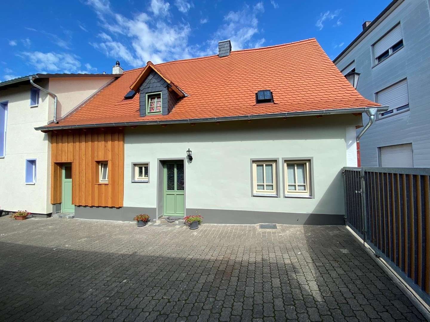 Thumbnail-Haus zum Kaufen in Hanau 320.000,00 € 204 m²