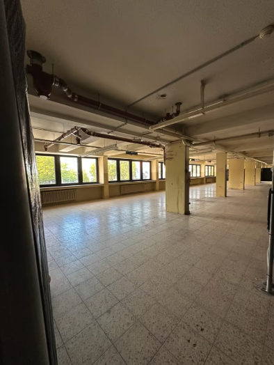Thumbnail-Halle in Düsseldorf 980,00 € 214 m²