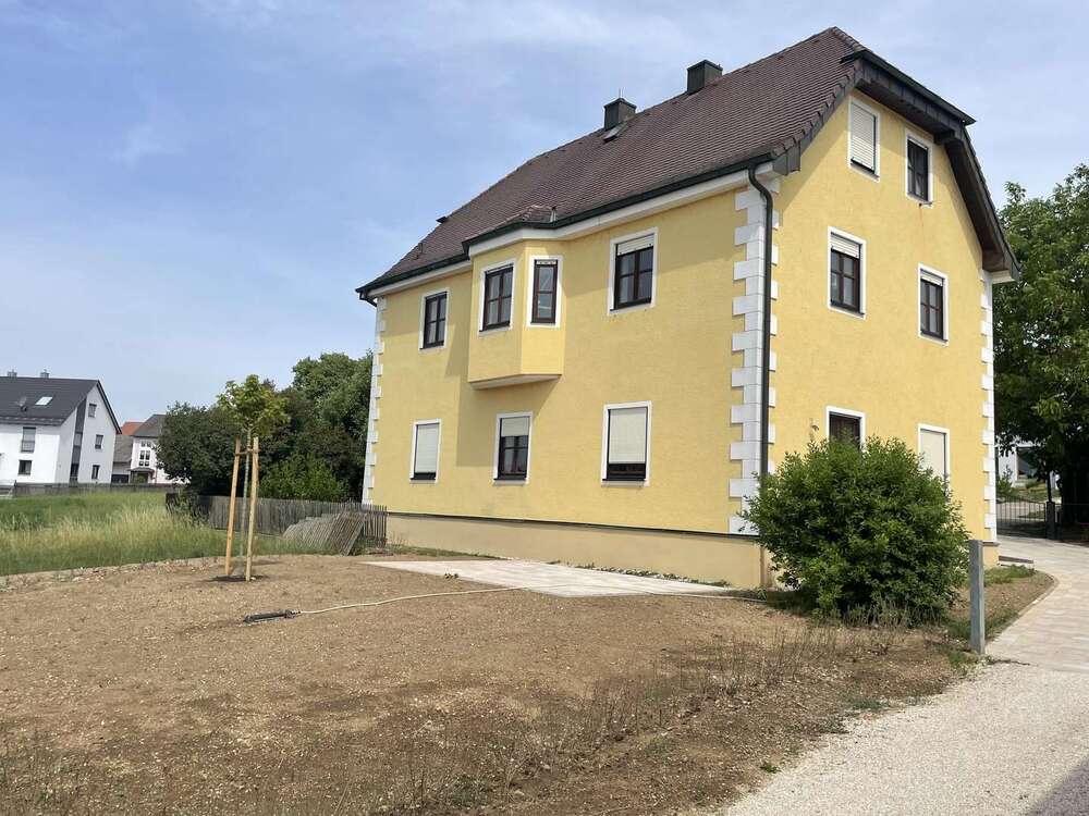 Thumbnail-Wohnung zum Mieten in Regenstauf 1.250,00 € 141 m²