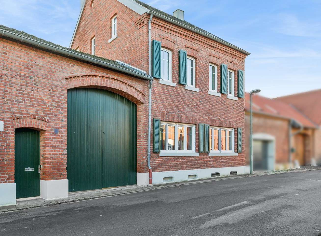 Thumbnail-Haus zum Kaufen in Neuss-Röckrath 950.000,00 € 218.26 m²