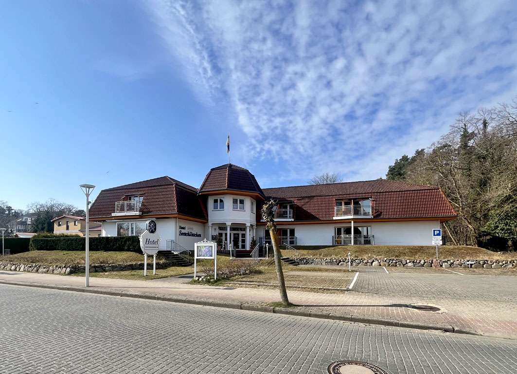 Thumbnail-Haus zum Kaufen in Seebad Kölpinsee 1.100.000,00 € 391 m²