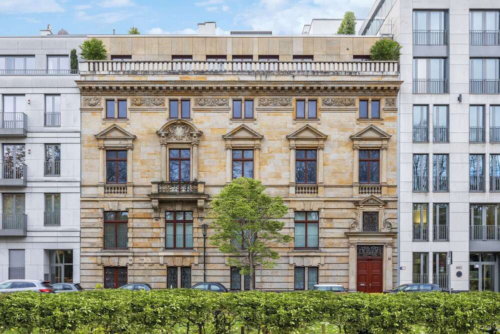 Thumbnail-Wohnung zum Kaufen in Düsseldorf - Stadtmitte 3.950.000,00 € 266 m²
