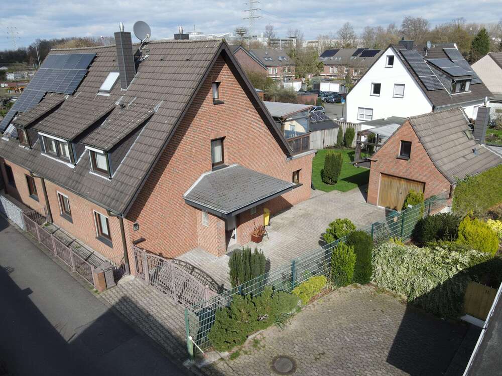 Thumbnail-Haus zum Kaufen in Düsseldorf 698.000,00 € 140 m²
