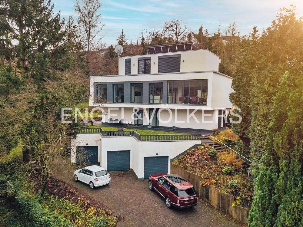 Thumbnail-Haus zum Mieten in Bergisch Gladbach 5.000,00 € 350 m²