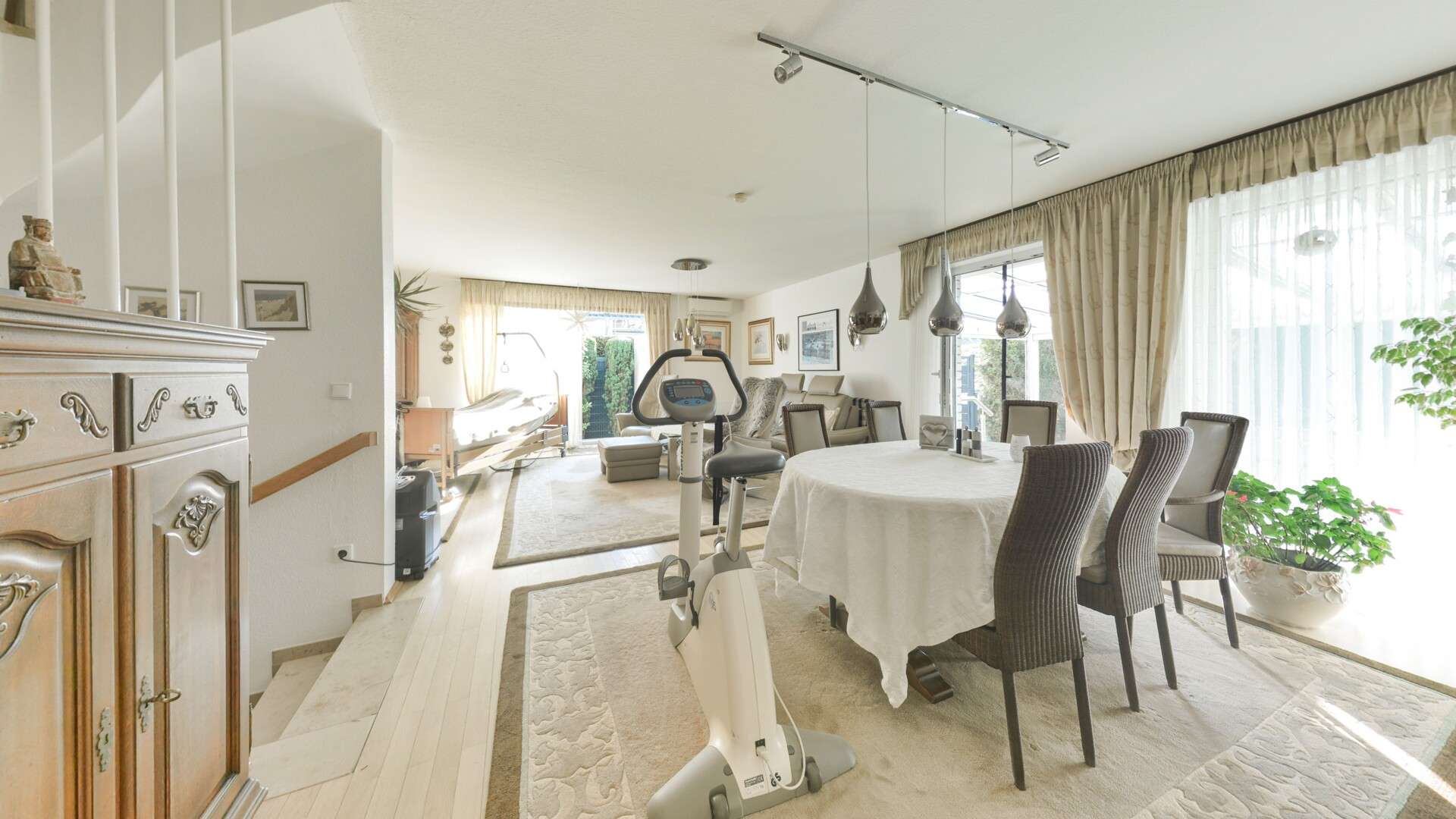 Thumbnail-Haus zum Kaufen in Düsseldorf 910.000,00 € 146 m²