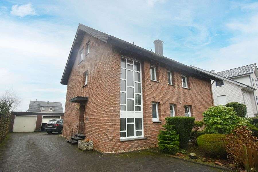 Thumbnail-Haus zum Kaufen in Schloß Holte-Stukenbrock 585.000,00 € 180 m²