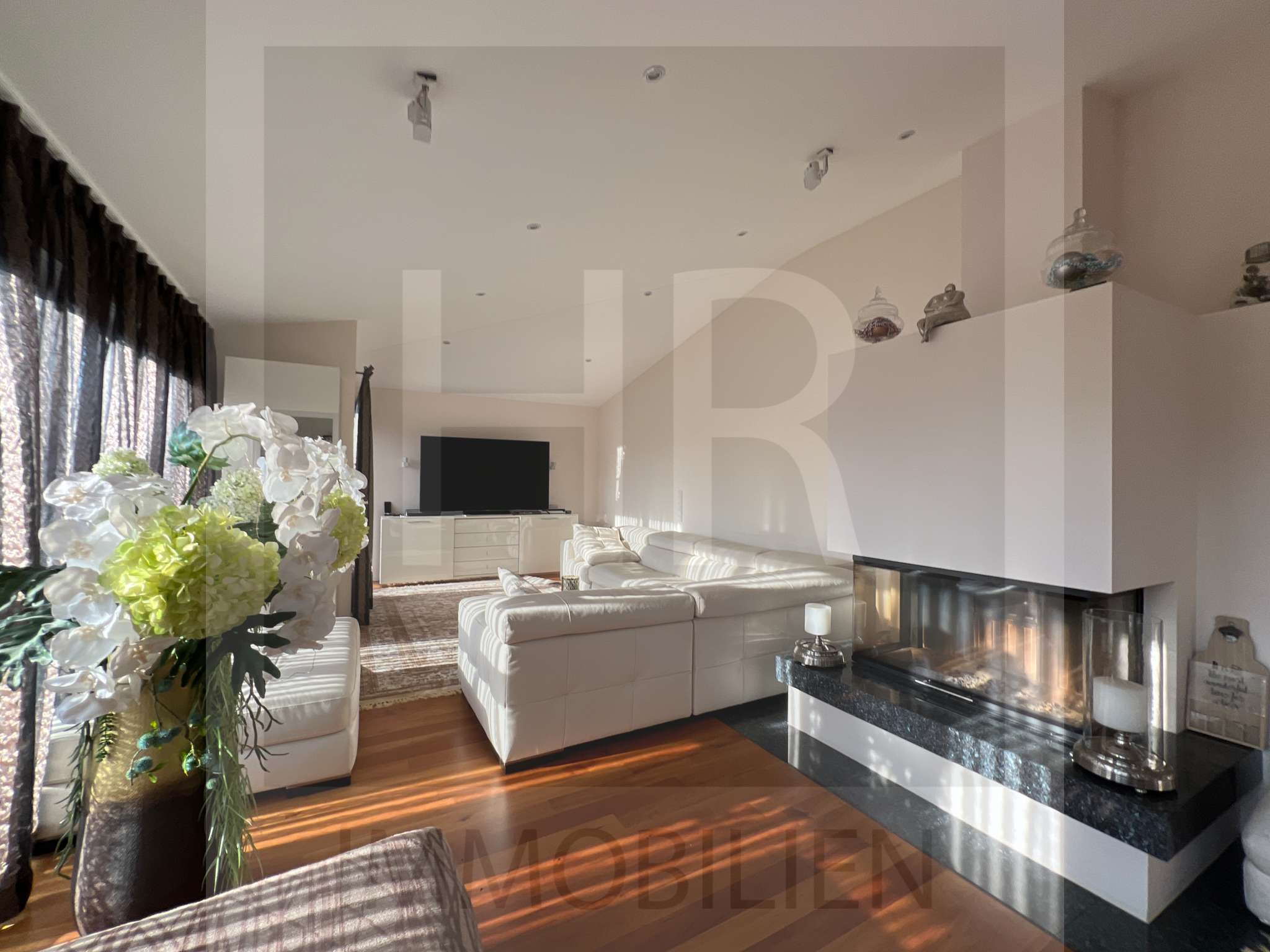 Thumbnail-Wohnung zum Kaufen in Düsseldorf 1.100.000,00 € 174 m²