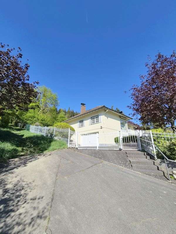 Thumbnail-Haus zum Mieten in Hünstetten-Oberlibbach 3.020,00 € 225 m²