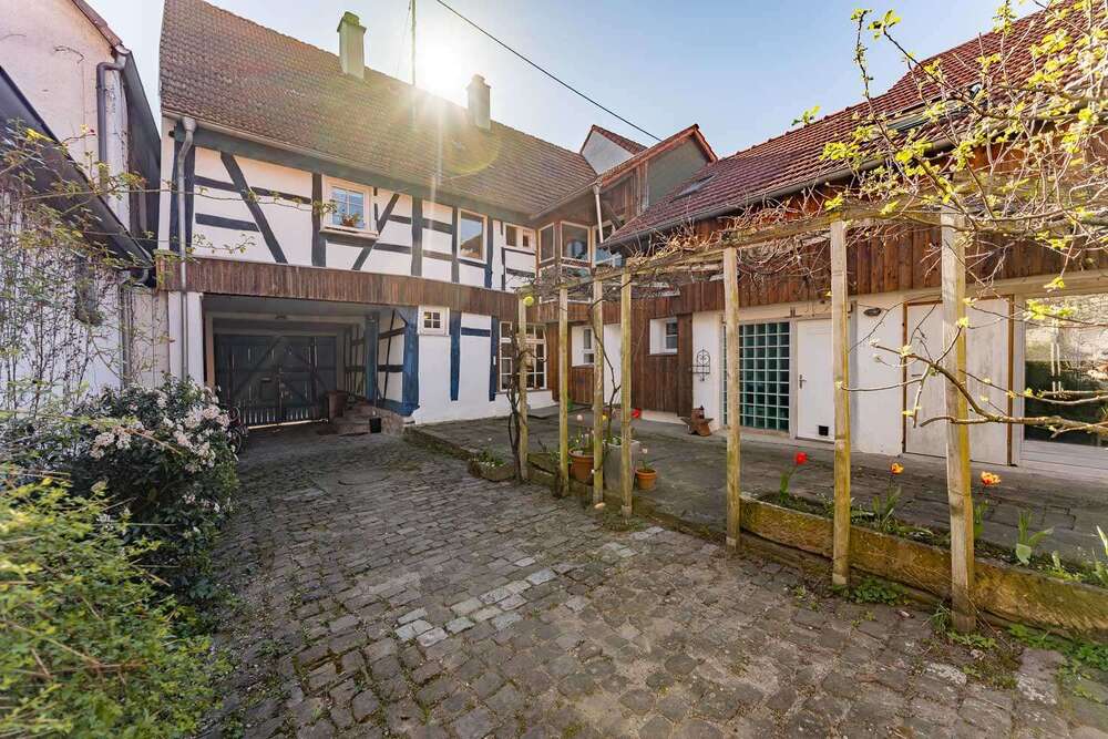 Thumbnail-Haus zum Kaufen in Karlsruhe 1.190.000,00 € 238 m²